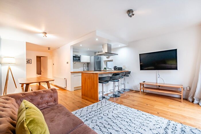 2 Bedroom Flat For Sale In Lanark Road, London, W9