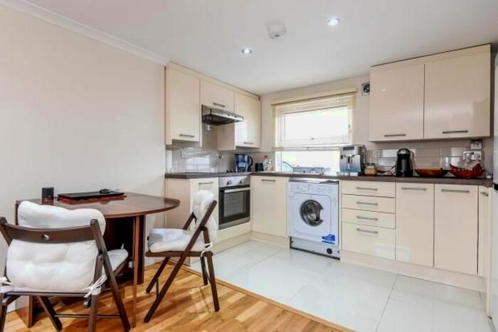 2 Bedroom Flat To Rent In Ilderton Road, Bermondsey, SE15