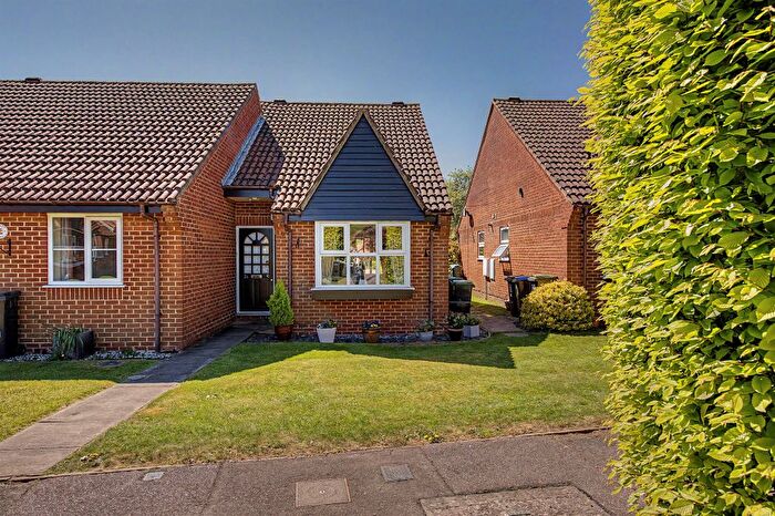 1 Bedroom Terraced Bungalow For Sale In Emerton Garth, Northchurch, Berkhamsted, HP4