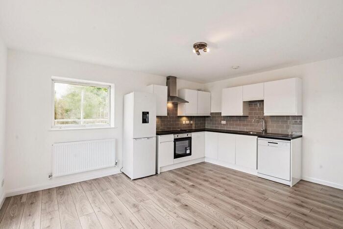 3 Bedroom Flat To Rent In Robin Hood Lane, Sutton, SM1