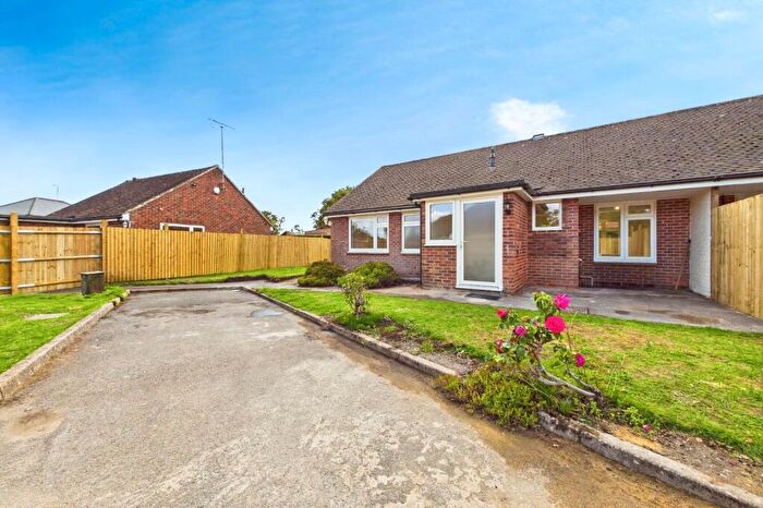2 Bedroom Bungalow For Sale In Hampton Road, Newbury, Berkshire, RG14