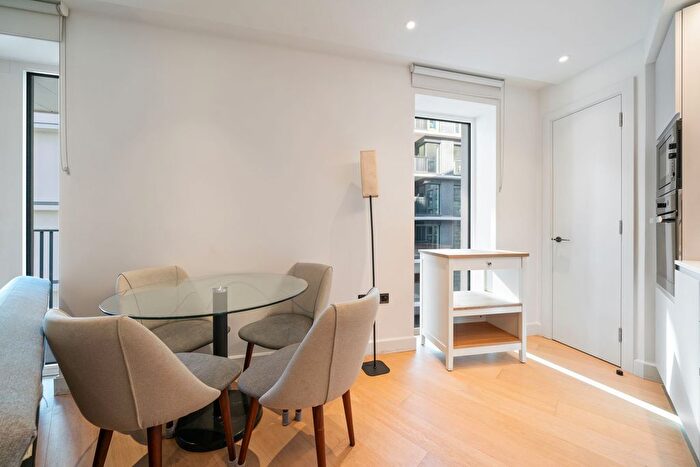 1 Bedroom Flat For Sale In Lincoln Apartments, Fountain Park Way, London, W12