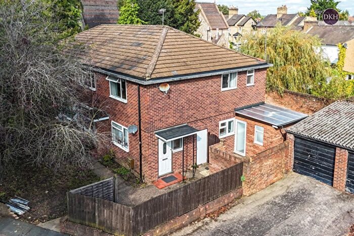 2 Bedroom Flat To Rent In Park Road, Watford, Hertfordshire, WD17