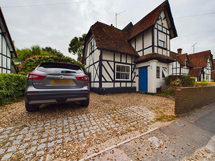 3 Bedroom Semi-Detached House To Rent In Reading Road, Lower Basildon, RG8