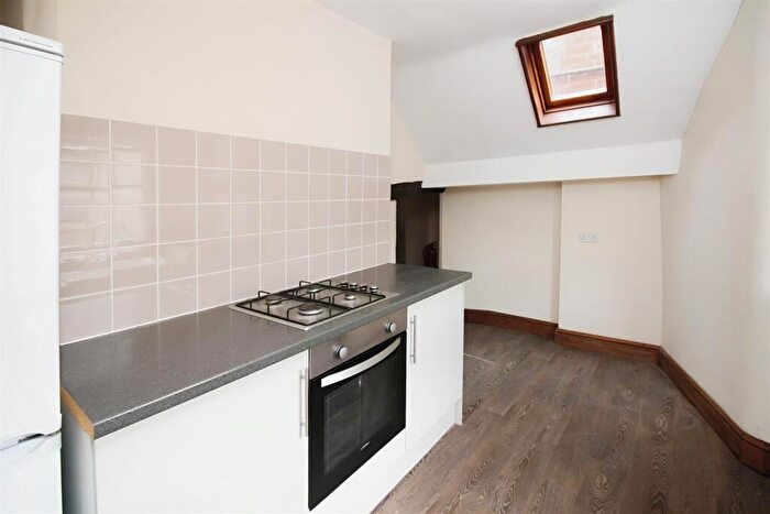 3 Bedroom Flat To Rent In Sun Street, Hitchin, Hertfordshire, SG5