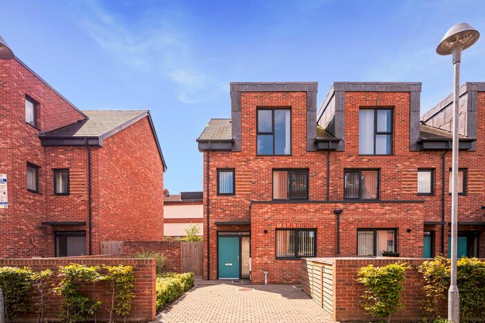 3 Bedroom Terraced House To Rent In Reynard Way, Brentford, Brentford, TW8