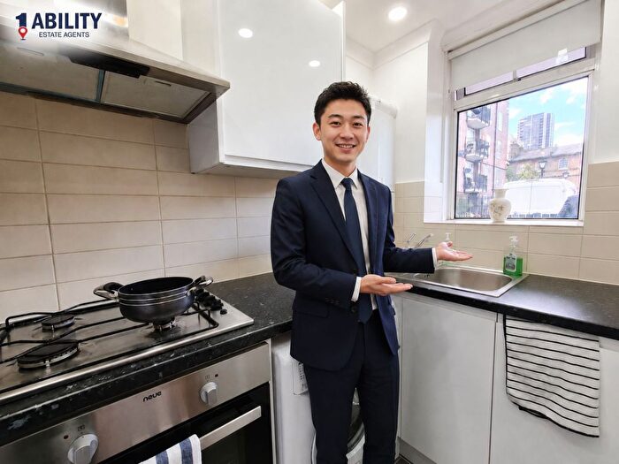 3 Bedroom Flat To Rent In Browning Street, London, SE17