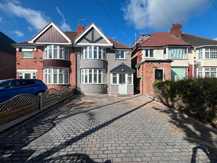 3 Bedroom Semi-Detached House For Sale In Stechford Lane, Birmingham, B8