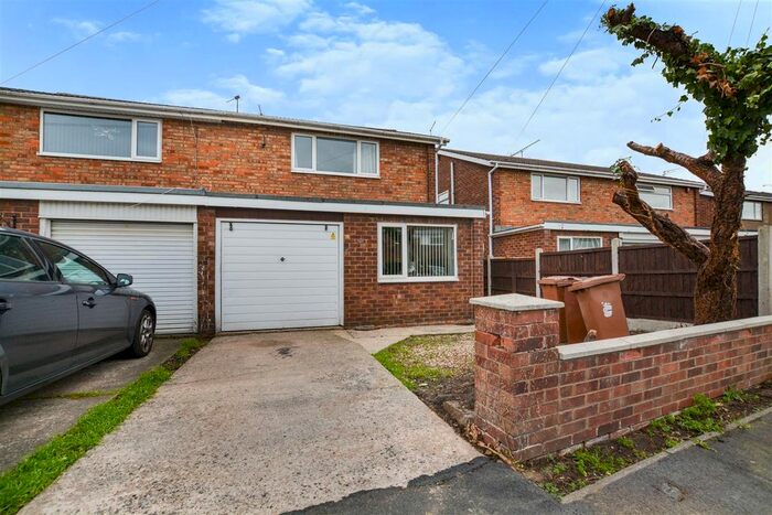 3 Bedroom Semi-Detached House To Rent In Byfield Road, Scunthorpe, DN17
