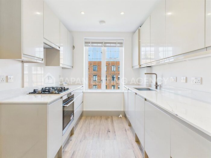 2 Bedroom Flat To Rent In Newnham House, Manor Fields, SW15