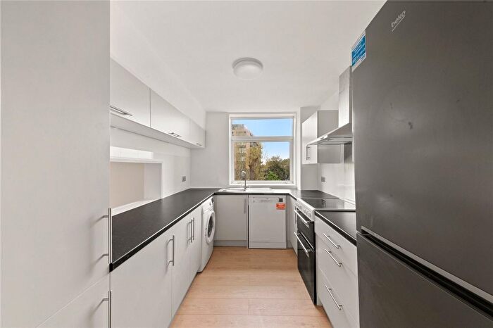 2 Bedroom Flat To Rent In Denham Lodge, Oxford Road, Denham, Uxbridge, UB9