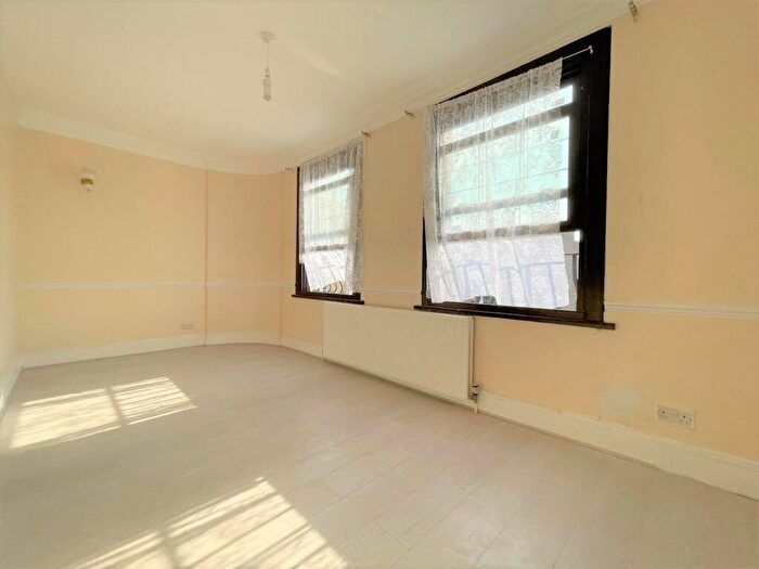 4 Bedroom Flat To Rent In Grange Road, London, E10