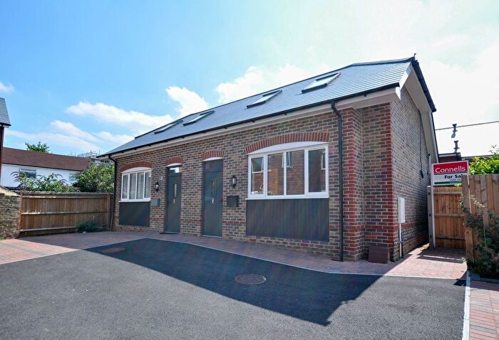 2 Bedroom Semi-Detached House To Rent In Springfield Road, Crawley, RH11