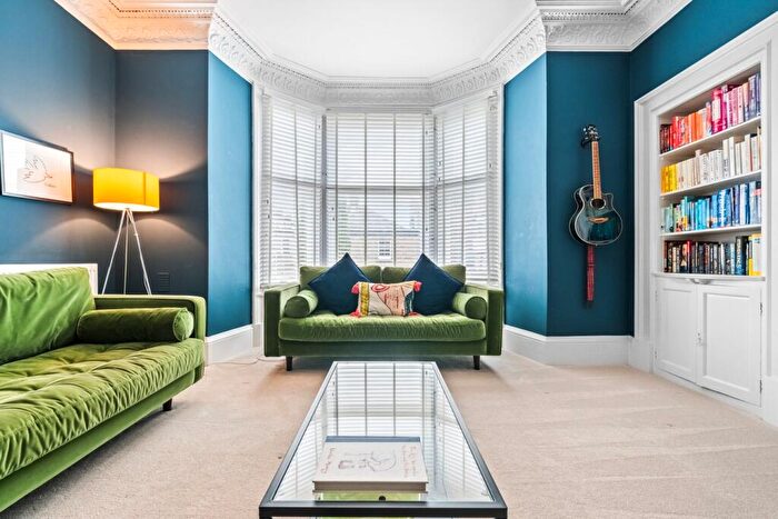 3 Bedroom Apartment For Sale In Weir Street, Falkirk, FK1
