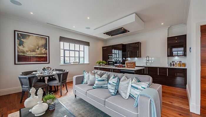 3 Bedroom Flat To Rent In Rainville Road, London, W6