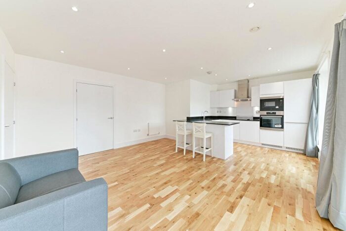 2 Bedroom Flat For Sale In Leven Road, Poplar, London, E14