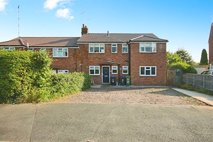 2 Bedroom Maisonette For Sale In St. Nicholas Road, Radford Semele, Leamington Spa, CV31