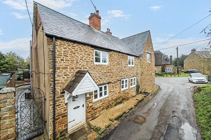 2 Bedroom Cottage For Sale In Chacombe, Banbury, Oxfordshire, OX17