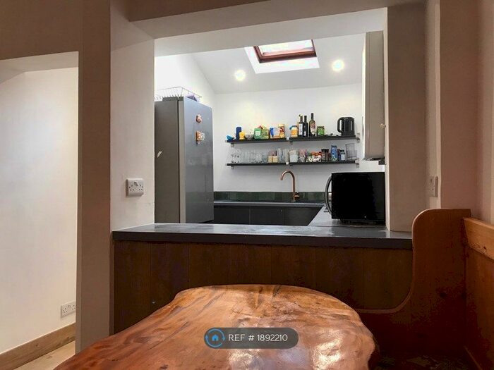 6 Bedroom End Of Terrace House To Rent In Ladybarn Road, Manchester, M14