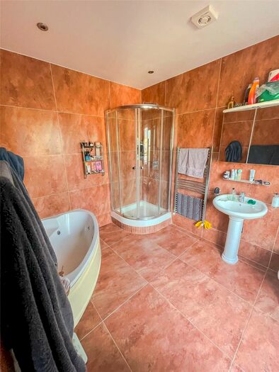 Apartment To Rent In Busby Place, Camden, London, NW5