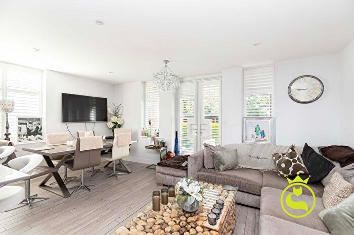 2 Bedroom Flat For Sale In Spur Hill Avenue, Poole, BH14
