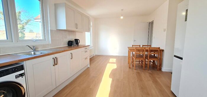 1 Bedroom Flat To Rent In Room To Rent In Hmo, Rayleigh, SS6