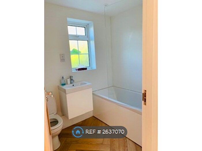 2 Bedroom Flat To Rent In Broadwater Down, Tunbridge Wells, TN2