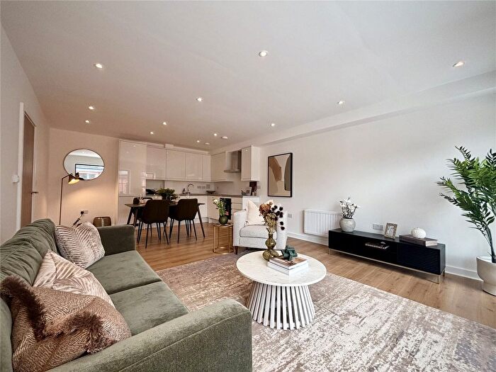 2 Bedroom Flat To Rent In Victoria Road, Aldershot, Hampshire, GU11