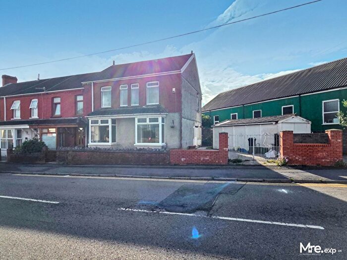 4 Bedroom End Of Terrace House For Sale In Old Road, Neath, SA11