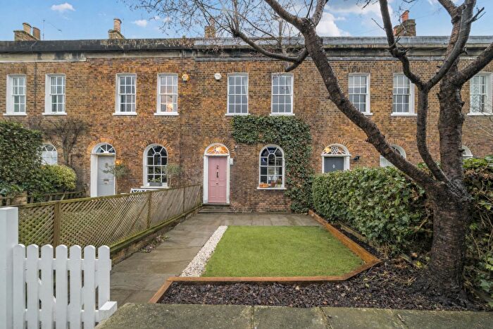 3 Bedroom House For Sale In Adelaide Square, Windsor, SL4