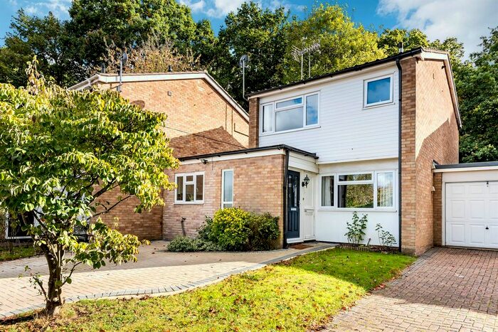 3 Bedroom Detached House To Rent In Copse Drive, Wokingham, RG41