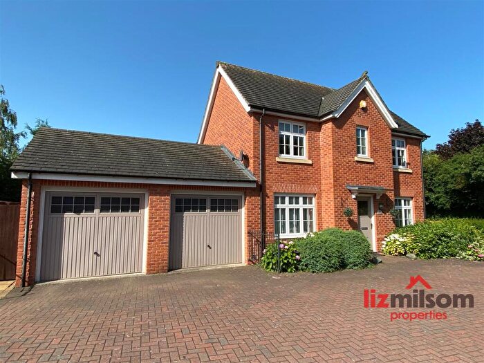 4 Bedroom Detached House For Sale In Newman Drive, Church Gresley, DE11
