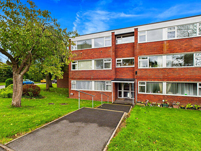 2 Bedroom Flat For Sale In Garrick Close, Coventry, West Midlands, CV5