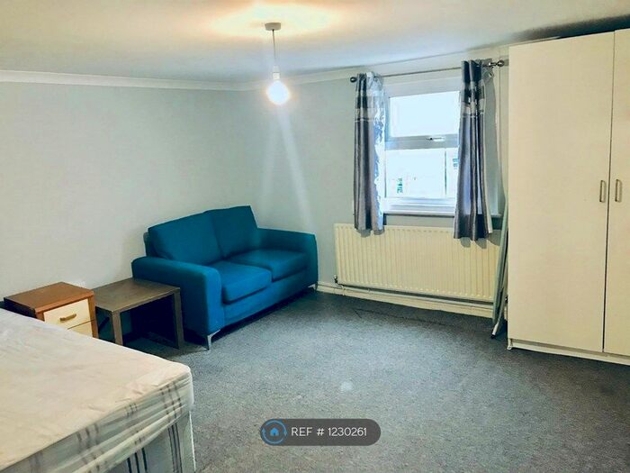 Studio To Rent In London Road, Reading, RG1