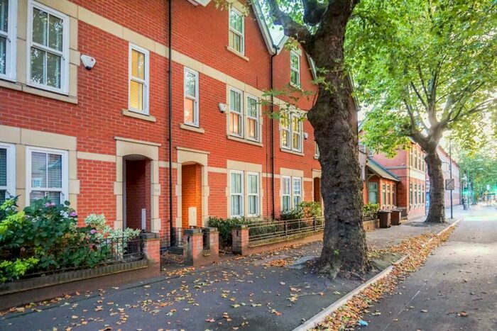 4 Bedroom House To Rent In Castle Boulevard, Nottingham, NG7