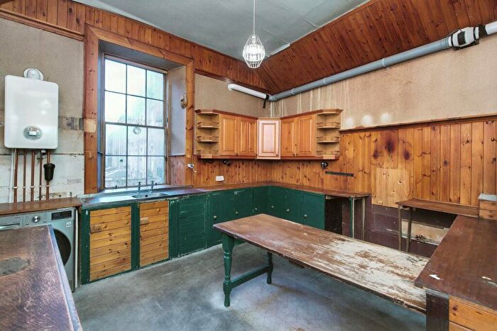 2 Bedroom Flat For Sale In St Stephen Street, Edinburgh, EH3