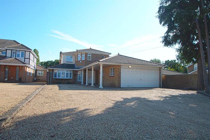 4 Bedroom Detached House For Sale In Noak Hill Road, Billericay, CM12