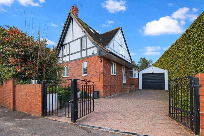 4 Bedroom Detached House For Sale In Weald Rise, Tilehurst, Reading, Berkshire, RG30