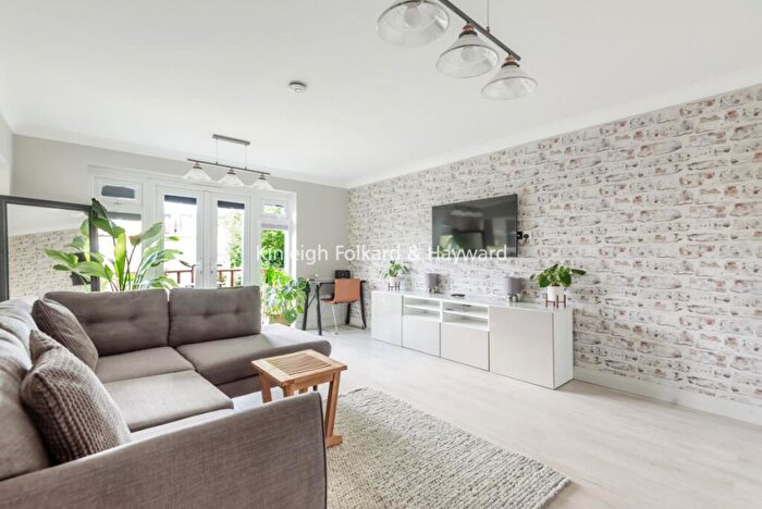 Flat To Rent In High Tor Close, Bromley, BR1
