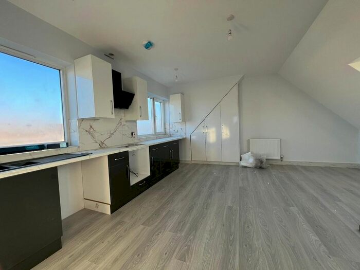 2 Bedroom Flat To Rent In Turkey Street, Enfield, EN1
