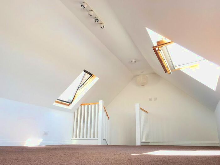 3 Bedroom Maisonette To Rent In Kendall Avenue, Sanderstead, South Croydon, CR2