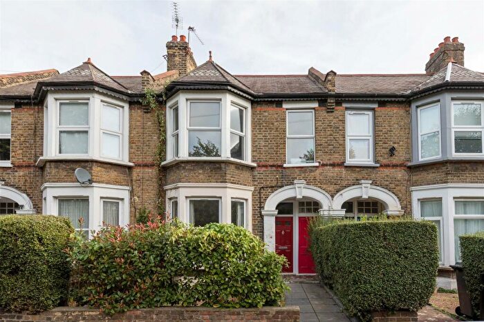 2 Bedroom Apartment To Rent In Francis Road, Leyton, E10