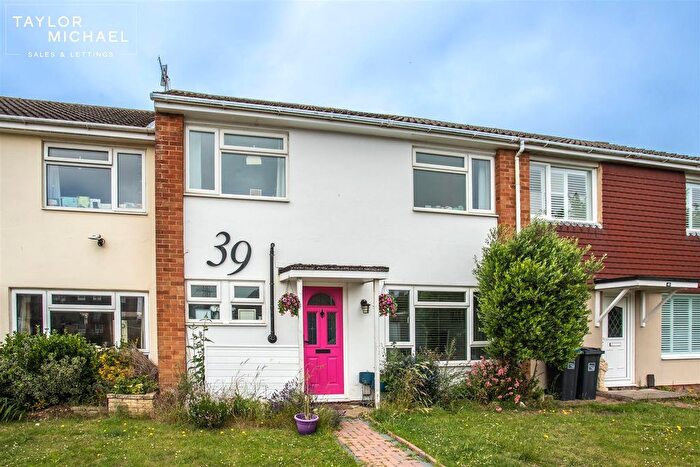 3 Bedroom Terraced House To Rent In Old Barn Way, Southwick, BN42