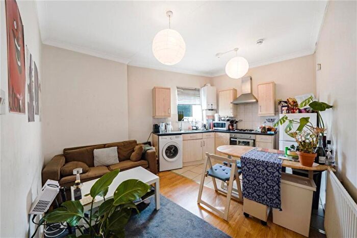 2 Bedroom Flat To Rent In Westbury Avenue, Wood Green, N22