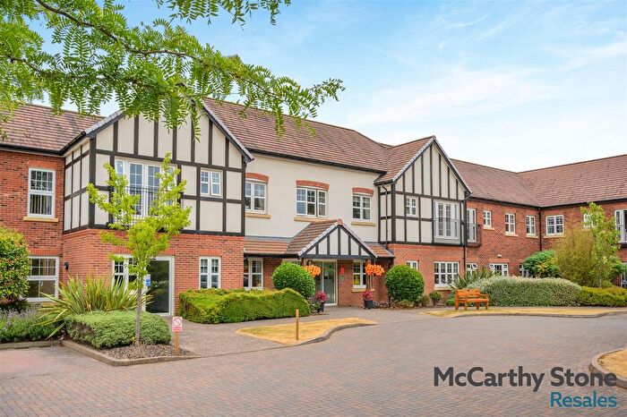 2 Bedroom Flat For Sale In Ravenshaw Court, Four Ashes Road, Bentley Heath, Solihull, B93
