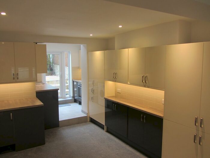 2 Bedroom Maisonette To Rent In Shakspeare Walk, London, N16