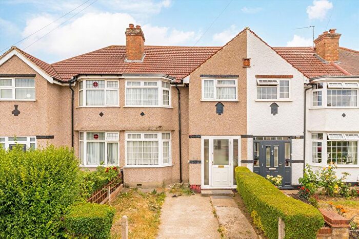 3 Bedroom Property For Sale In Lyndhurst Road, Greenford, UB6