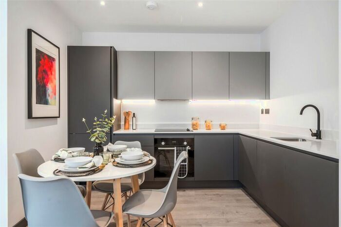 1 Bedroom Flat For Sale In Abbots Way, Chertsey, Surrey, KT16
