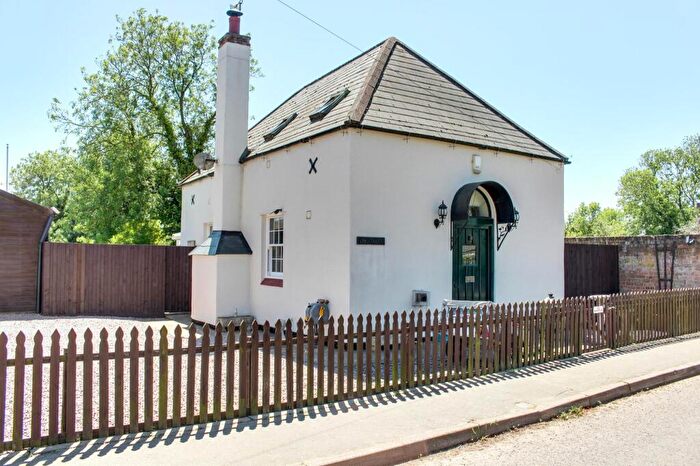 2 Bedroom Detached House For Sale In Roman Bank, Gedney Dyke, PE12