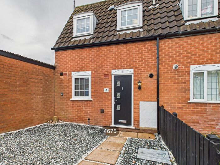2 Bedroom Town House To Rent In , Honingham Close Arnold, Nottingham, NG5